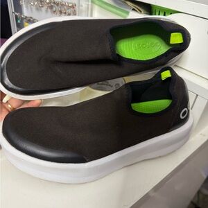 OOFOS women   Black and Green Slip-On Sneakers